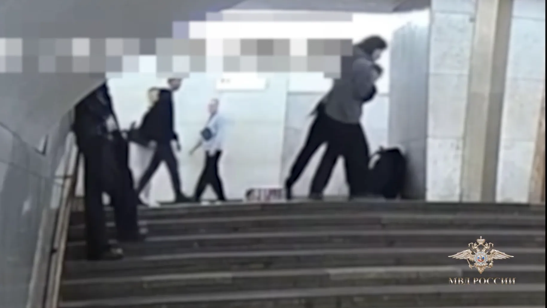 Спровоцировал драку и избил: зумер напал на мужчину в метро Москвы