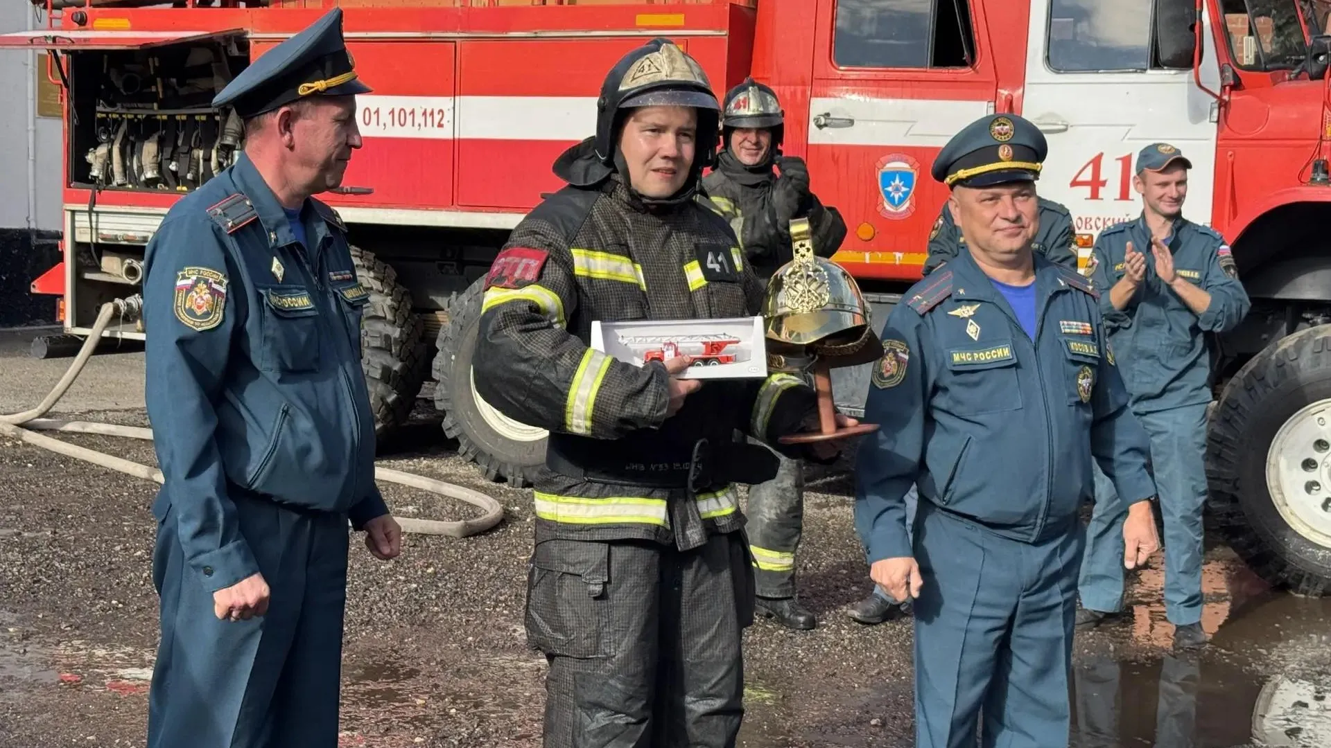 В Павловском Посаде пожарные проводили Александра Свисткова на пенсию