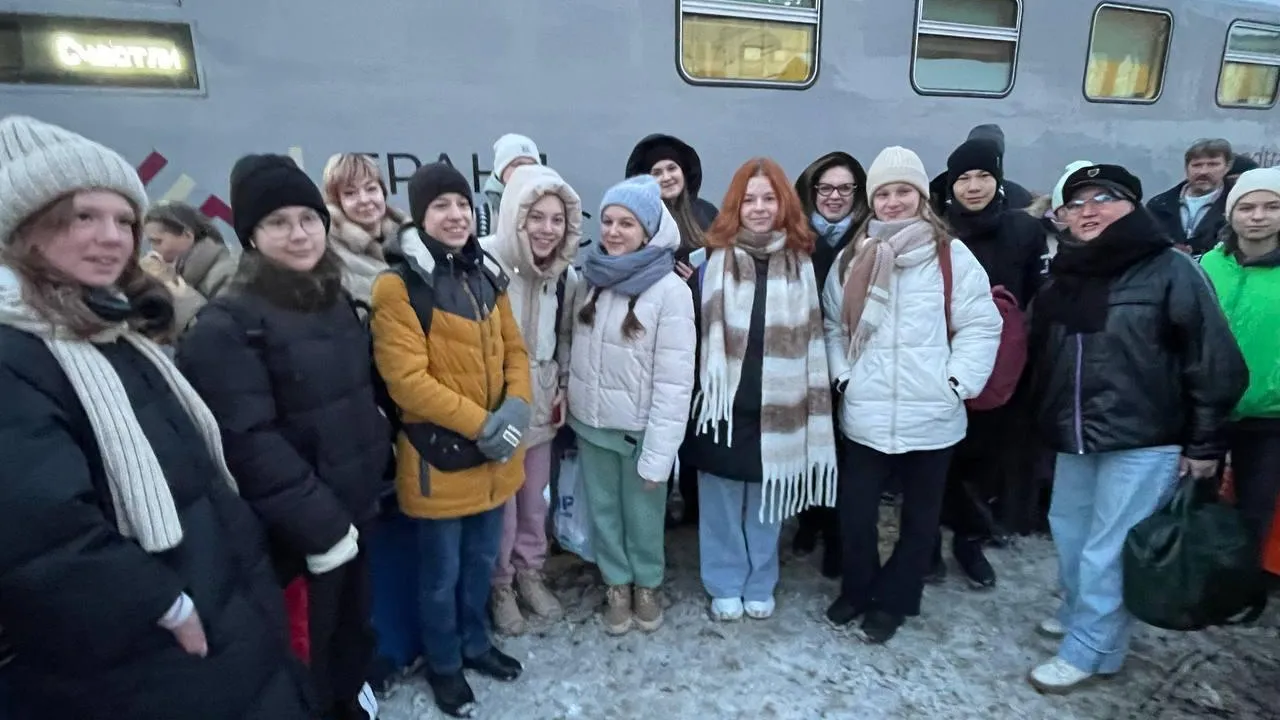 15 ребят из Одинцовского округа отправились в детский центр «Артек»