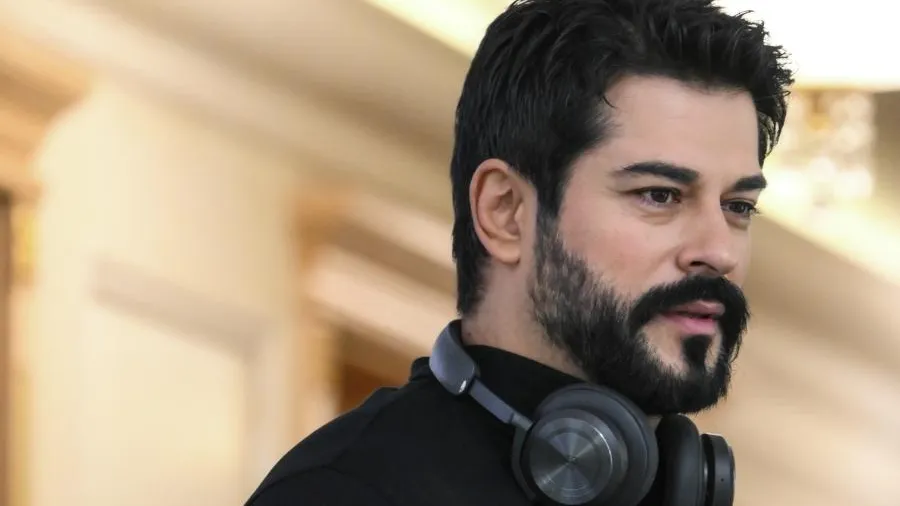 Бурак Озчивит привез в Россию моноспектакль и признался, что хочет выучить язык