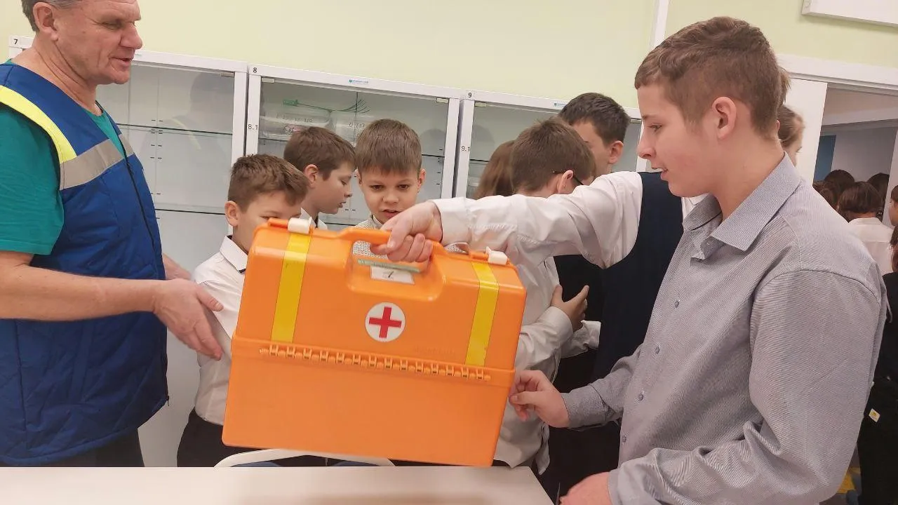 Школьники Богородского округа ознакомились с работой скорой медицинской помощи