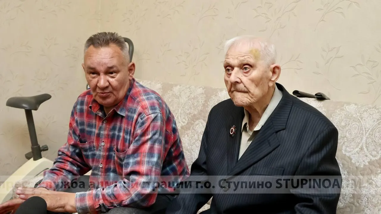 Глава Ступина Сергей Мужальских поздравил ветерана ВОВ с 99‑летием