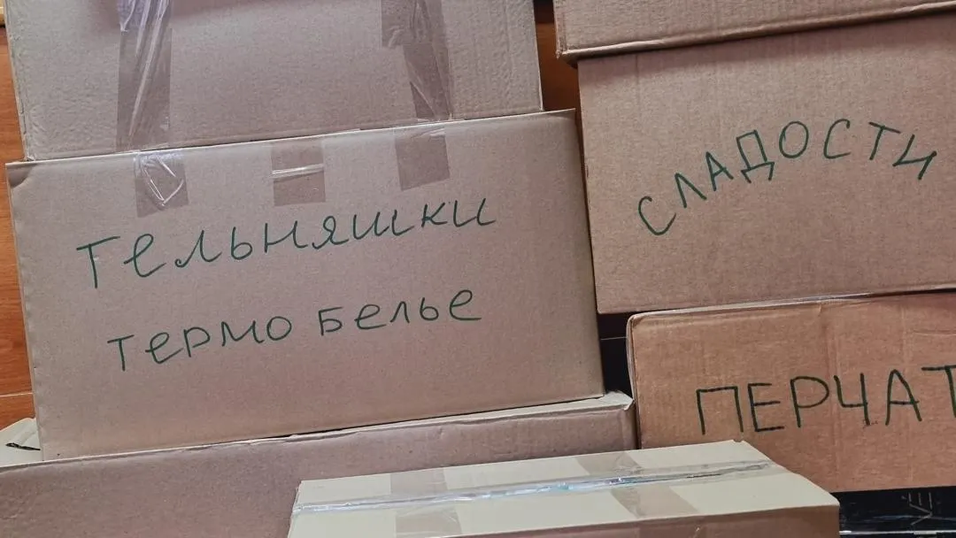 Дети Ивантеевки при помощи родителей собрали теплые носки и шапки для отправки в зону СВО