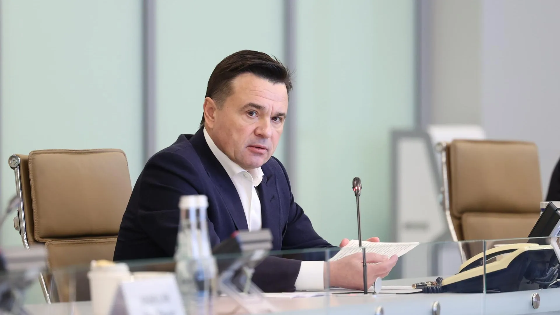 Андрей Воробьев отметил, что переплат за ЖКУ нельзя допускать