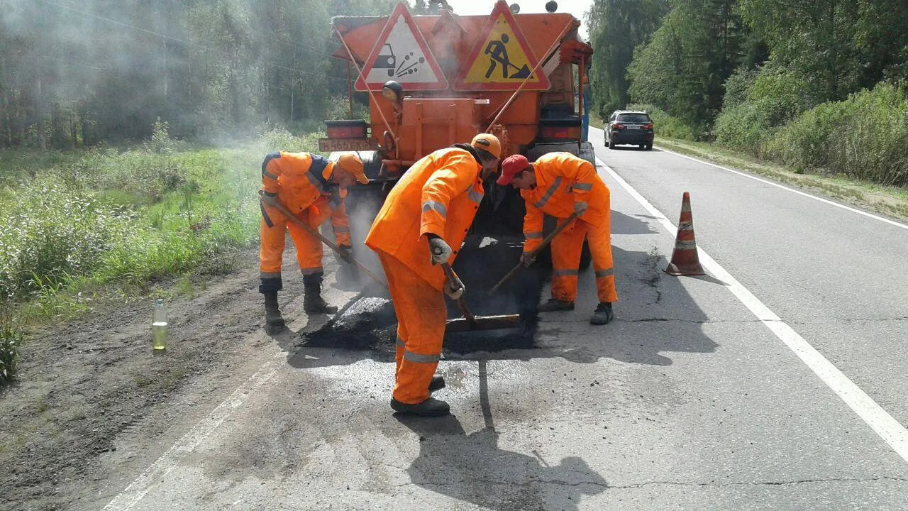 В Бронницах провели работы в рамках летнего содержания на дорогах