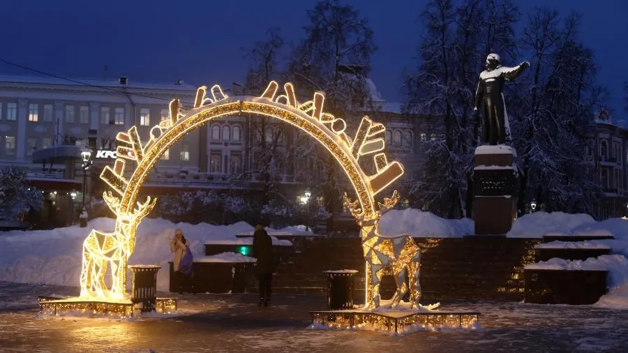 Две новогодние инсталляции открыты для гостей в Нижнем Новгороде на Стрелке