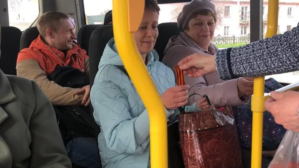 «Мострансавто» раздаст пассажирам более 1 тыс георгиевских лент в преддверии 9 Мая