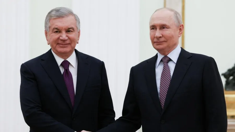 Путин назвал приезд Мирзиеева на 9 Мая знаком особых отношений с Узбекистаном