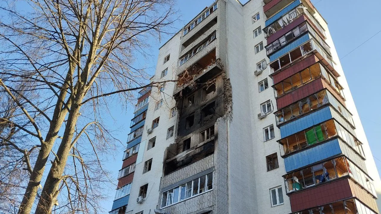 24 жилых дома повреждены в Курске в результате ночной атаки дронов ВСУ