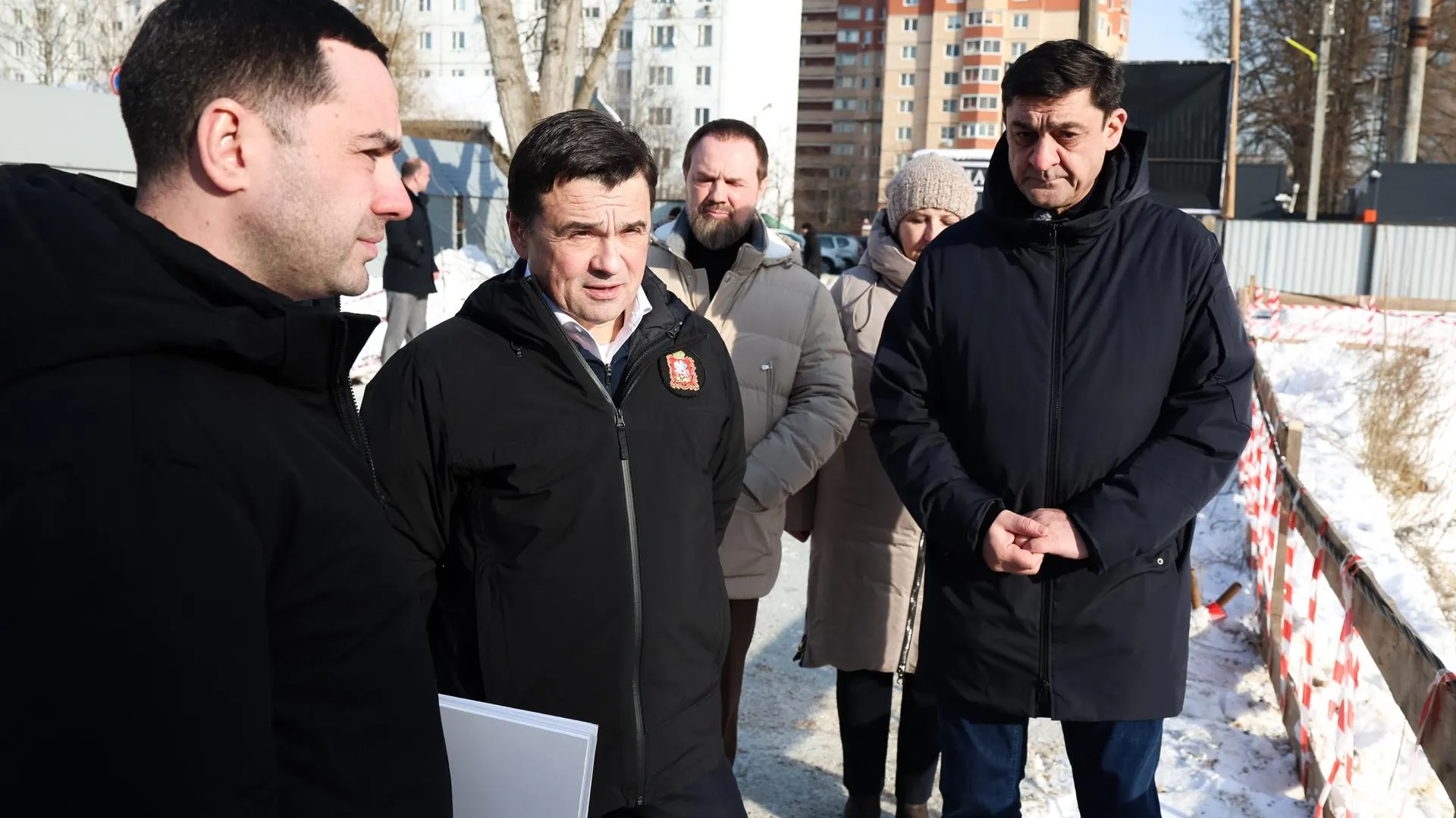 Воробьев проверил ход строительства нового корпуса поликлиники № 4 в Нахабине