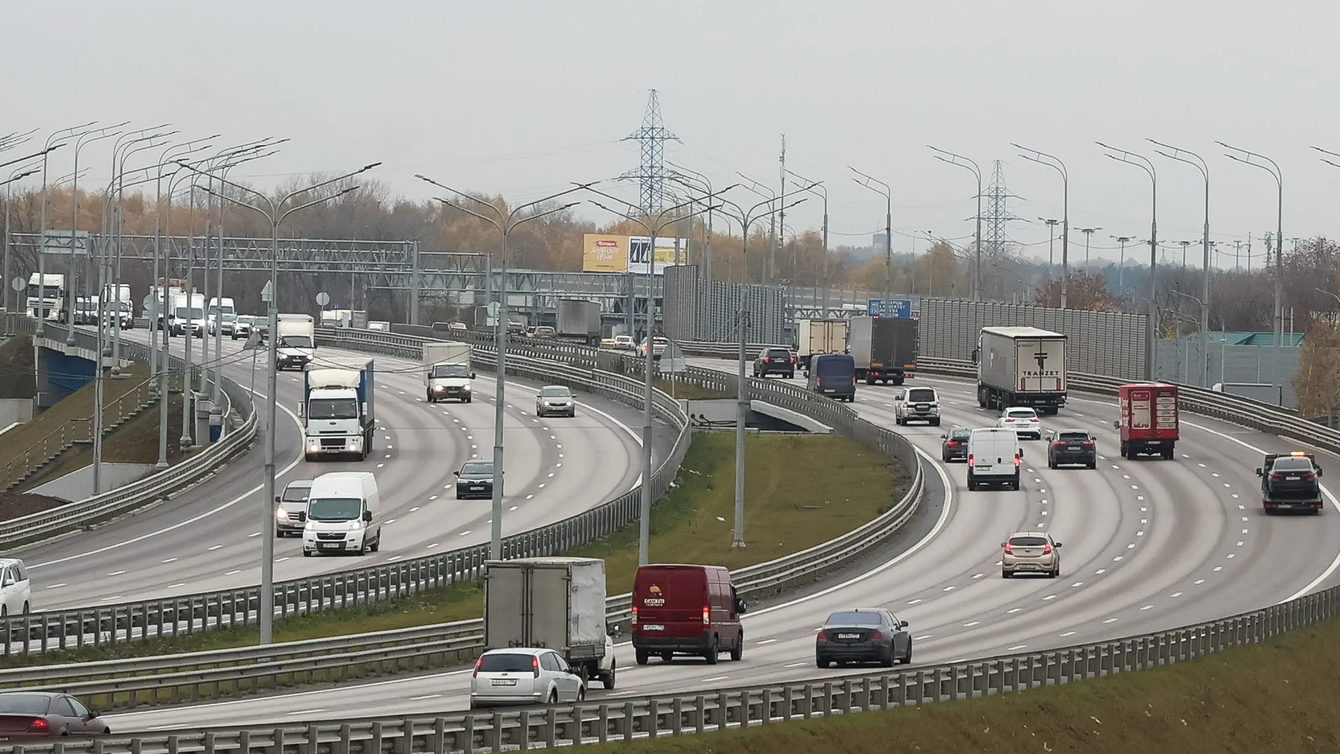 Дороги Подмосковья в пятницу утром загружены на 4 балла