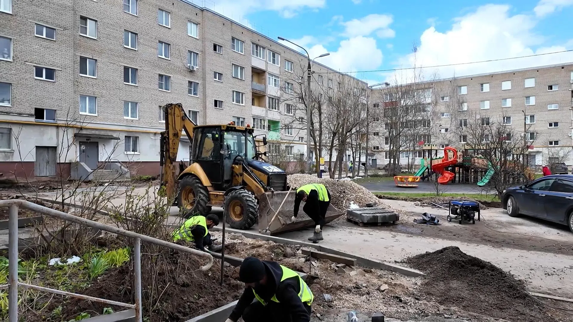 В Клину обновляют двор дома на улице Ленина в Высоковске