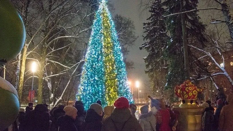 Огни на елке в городском парке Красногорска зажгут в пятницу