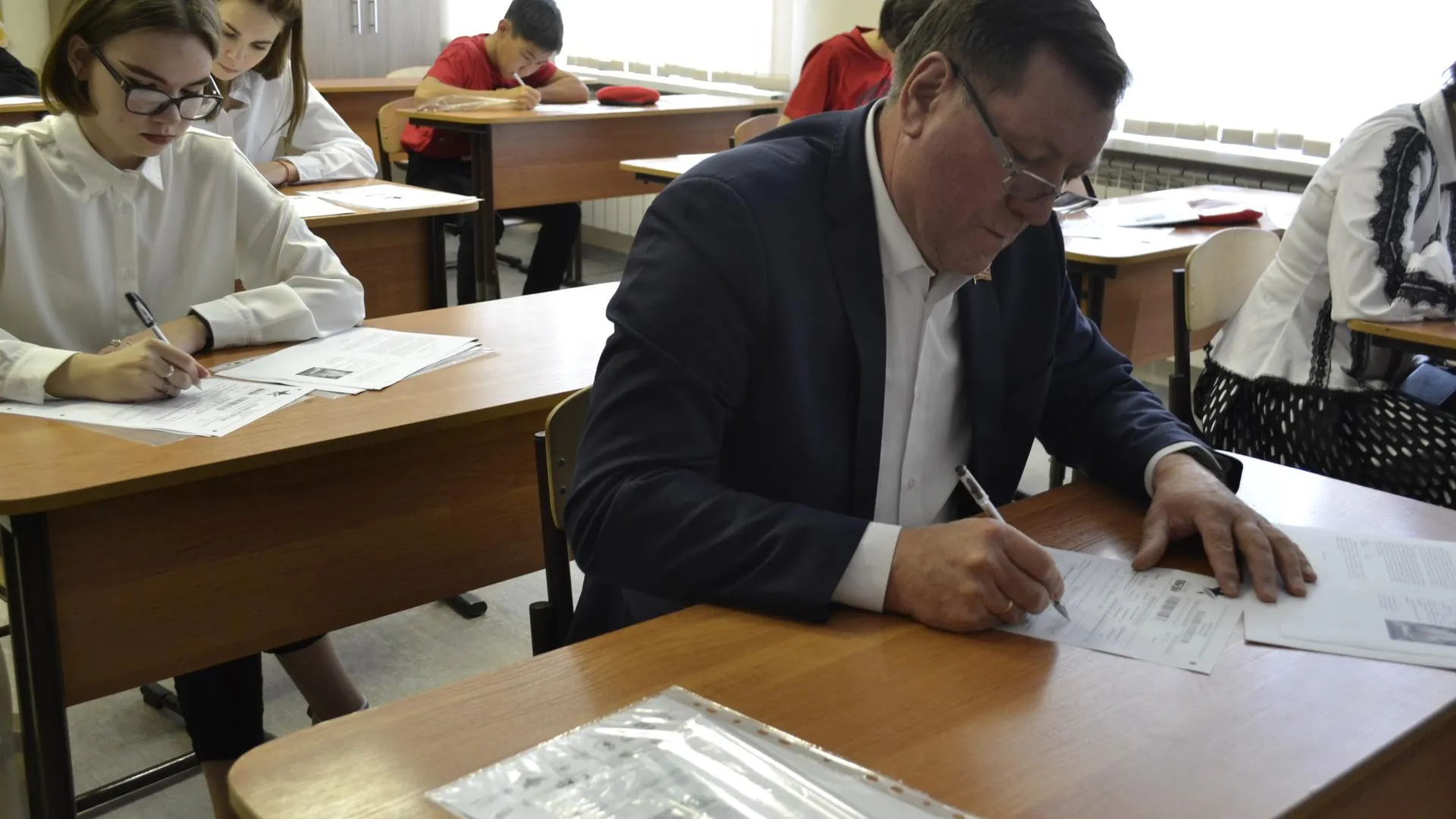 Председатель совета депутатов Балашихи принял участие в акции «Диктант Победы»
