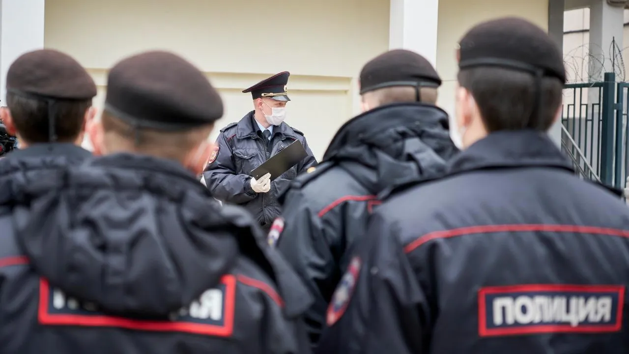 Полиция Балашихи проводит беседы с жителями о необходимости соблюдения режима самоизоляции