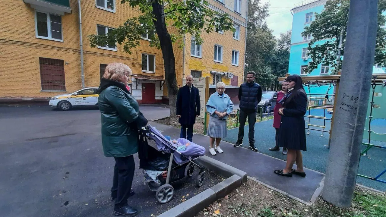 Новую детскую площадку на Октябрьском проспекте Люберец построили без нареканий