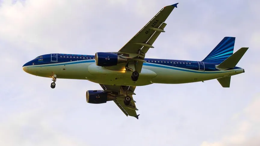 Azerbaijan Airlines временно остановила полеты из Баку в Грозный и Махачкалу