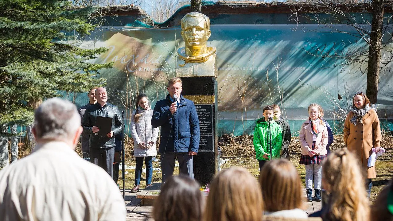 В микрорайоне Гагарина Балашихи провели митинг в честь Дня космонавтики