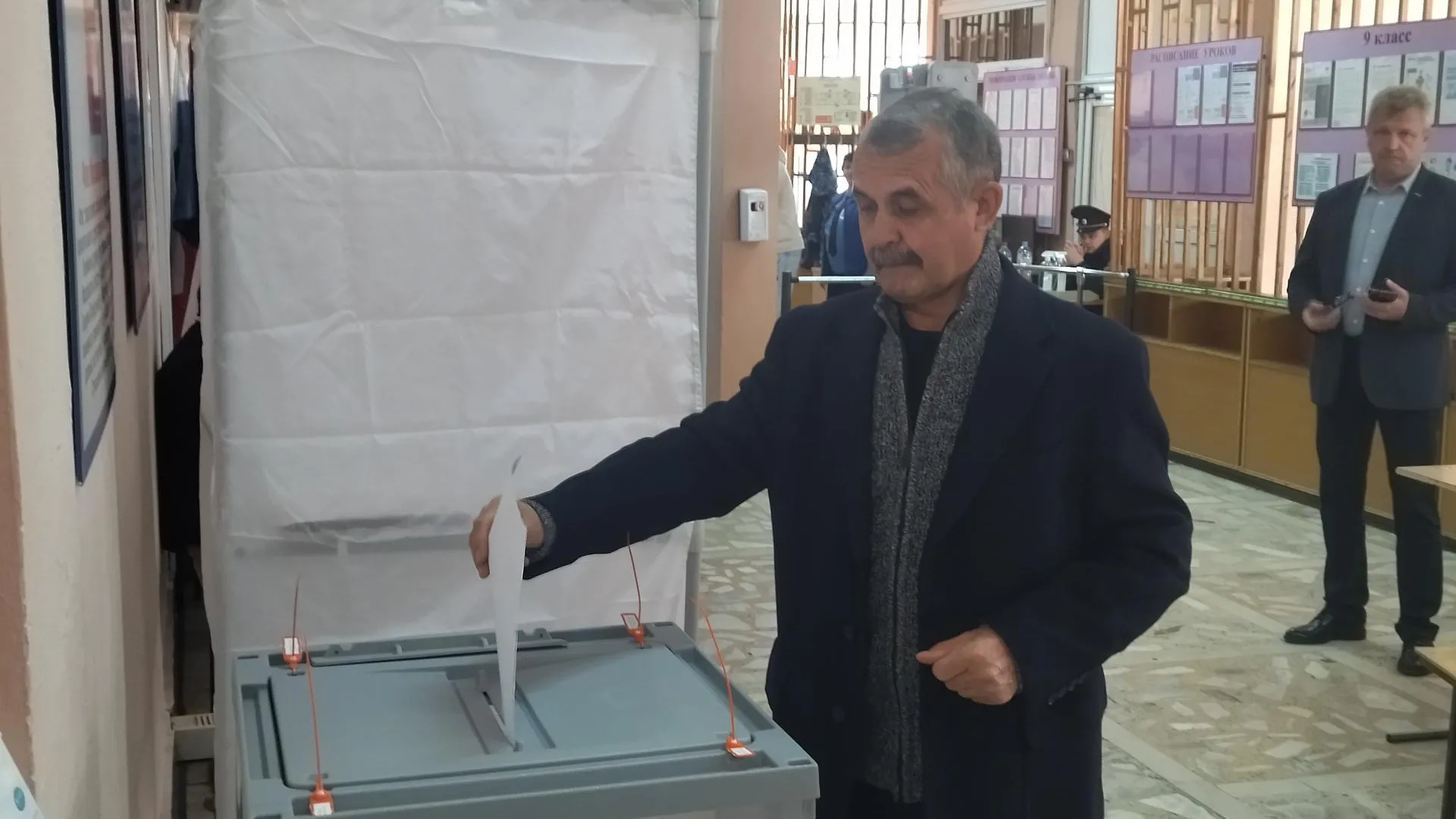 Депутат Мособлдумы Владимир Шапкин проголосовал на выборах в Щелкове