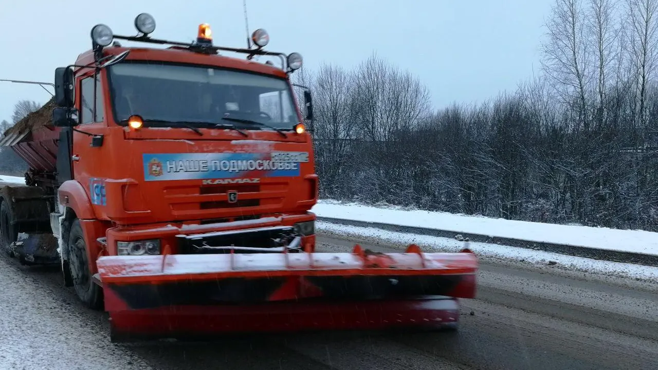 Более 20 тыс км дорог очистили от снега в Подмосковье за минувшие сутки
