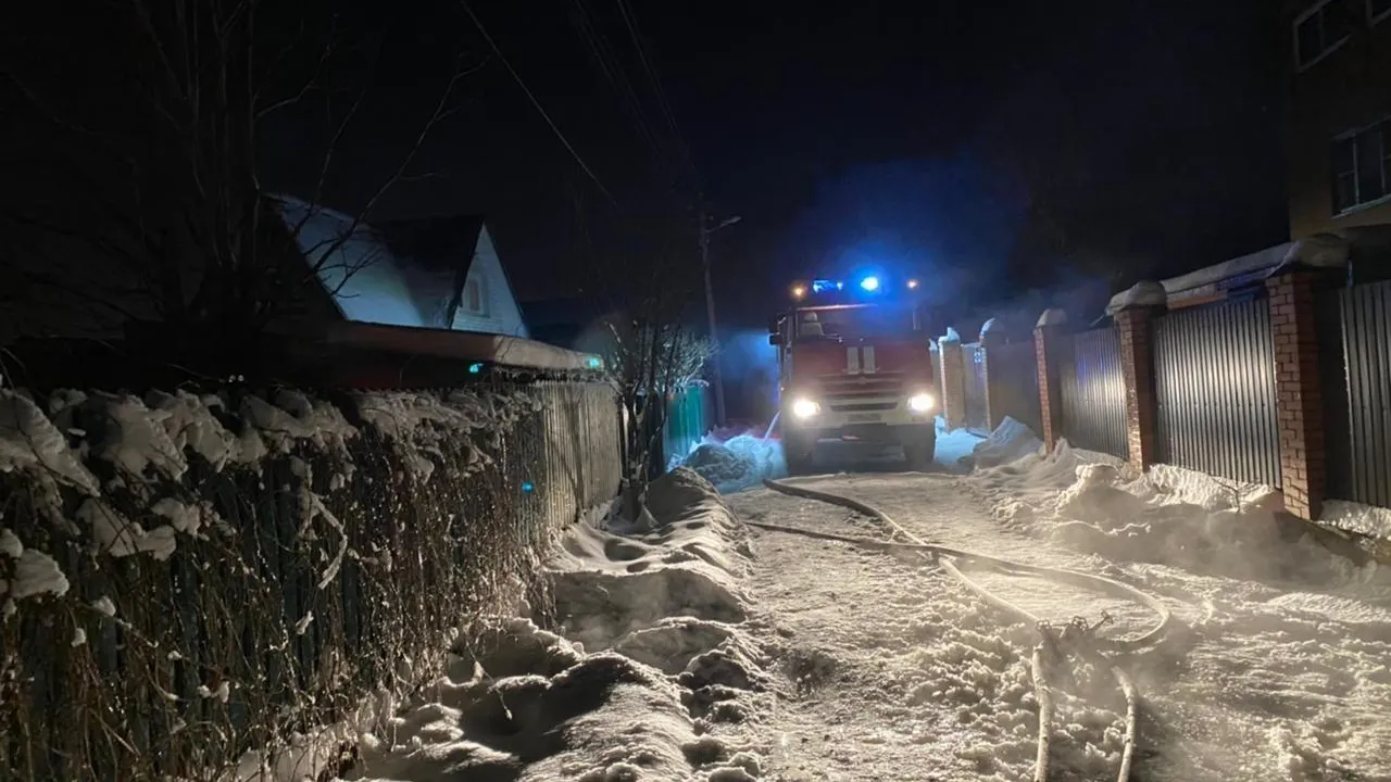 Два человека погибли при пожаре в жилом доме в Солнечногорске