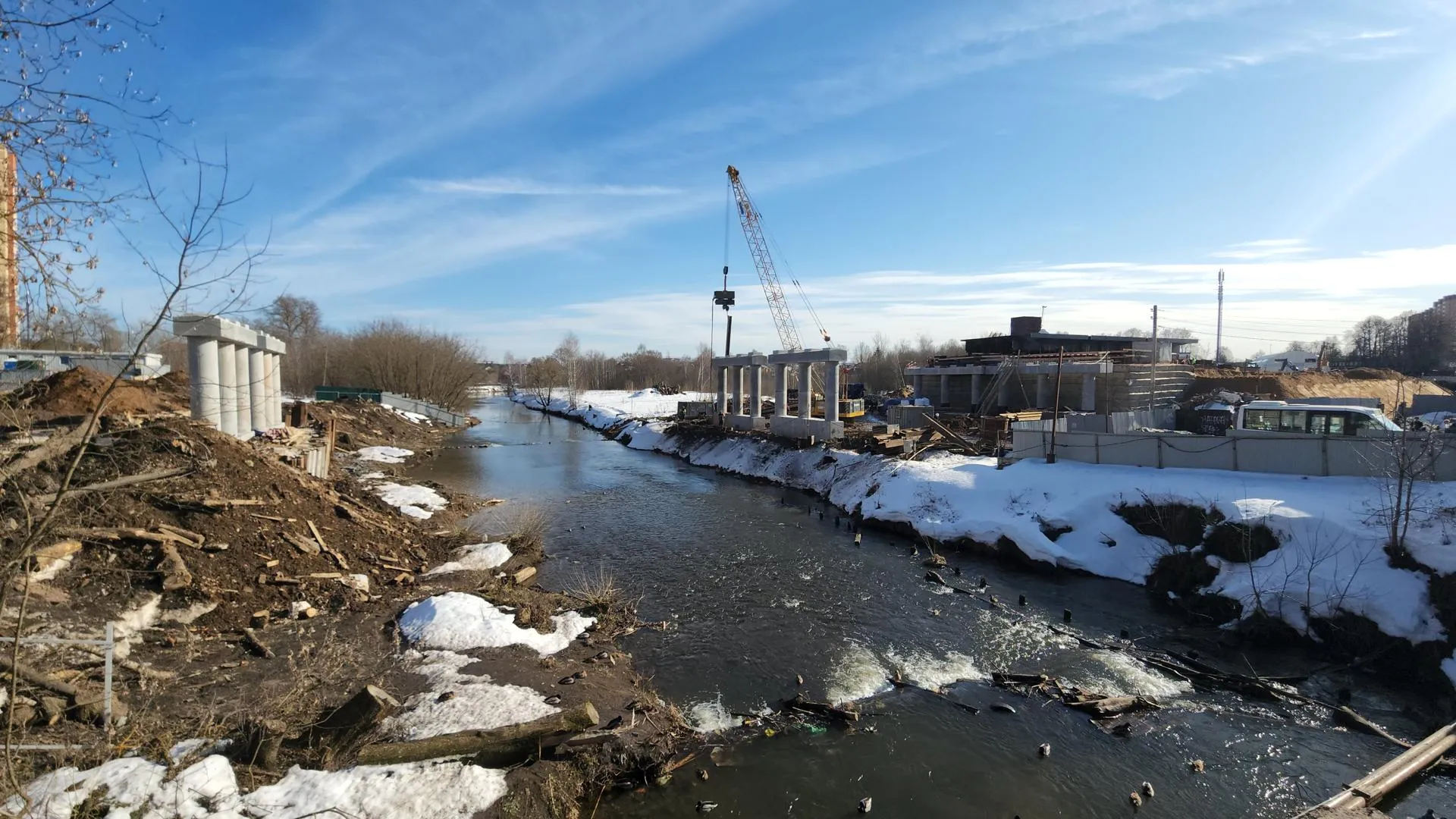 В Мытищах завершили возведение всех опор моста через Клязьму