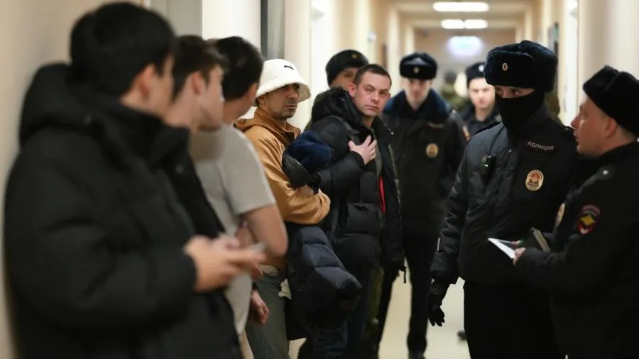 Колокольцев: в реестр контролируемых лиц России добавили более 680 тыс мигрантов
