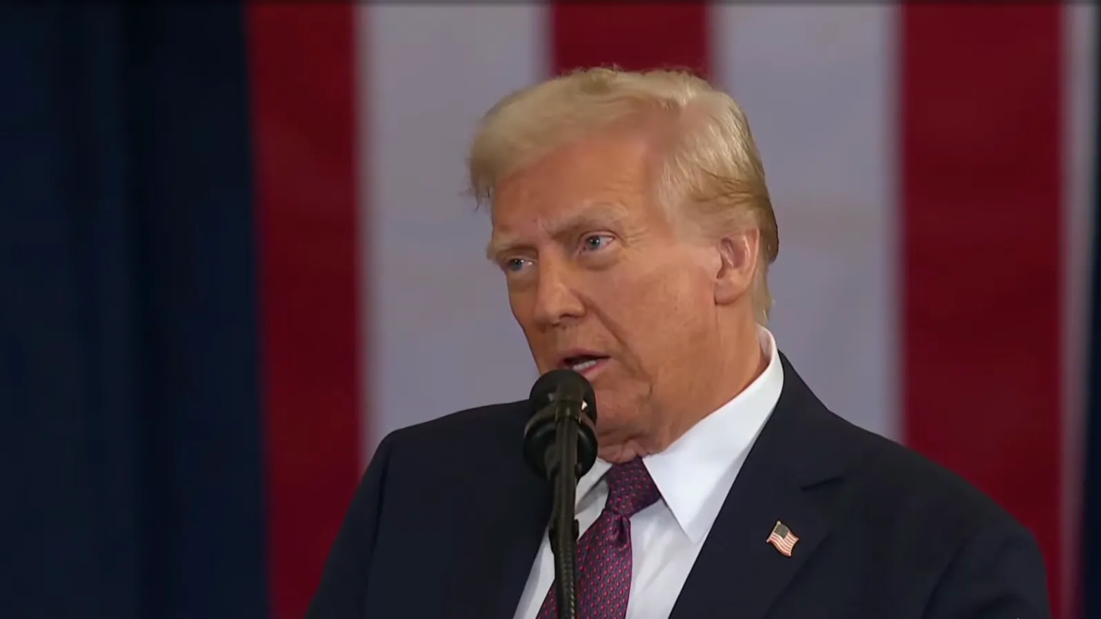 Трамп: новые власти Ирана инициировали переговоры с США