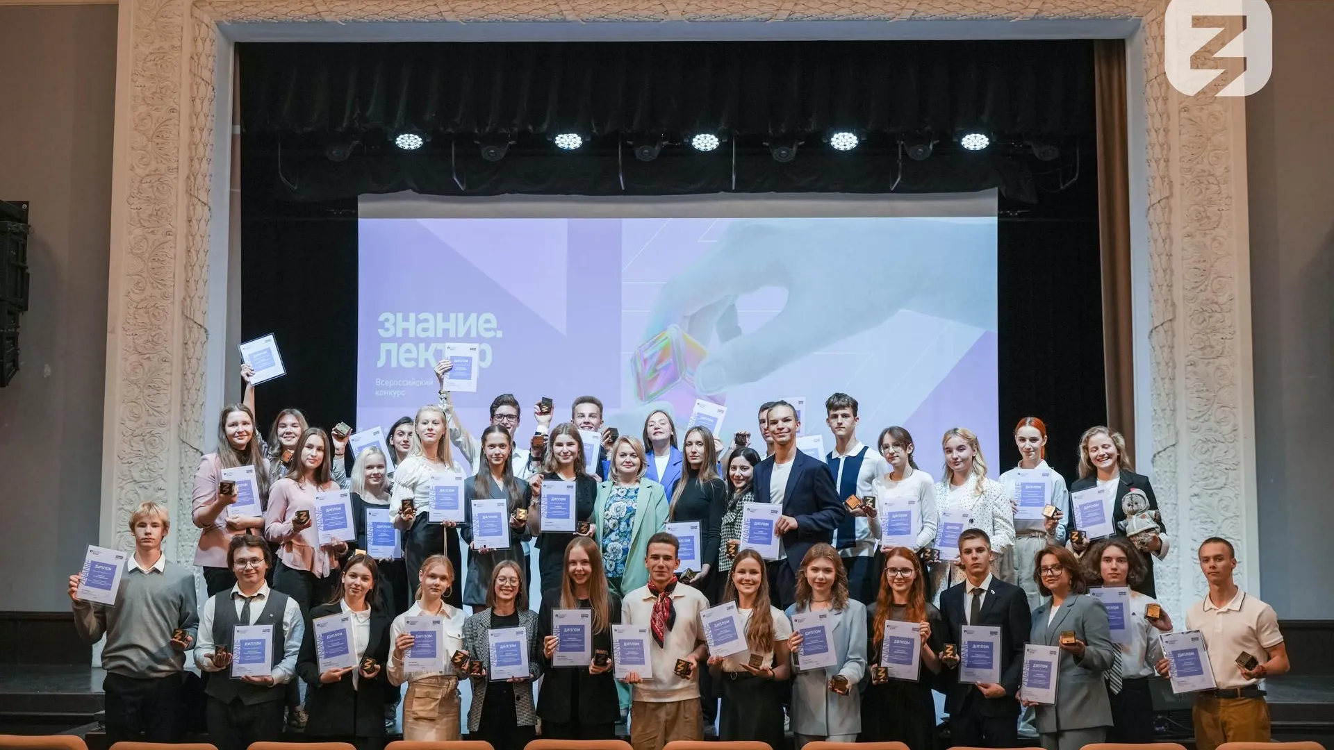 Подмосковная школьница отправилась в «Артек» на смену «Знание.Лектор»