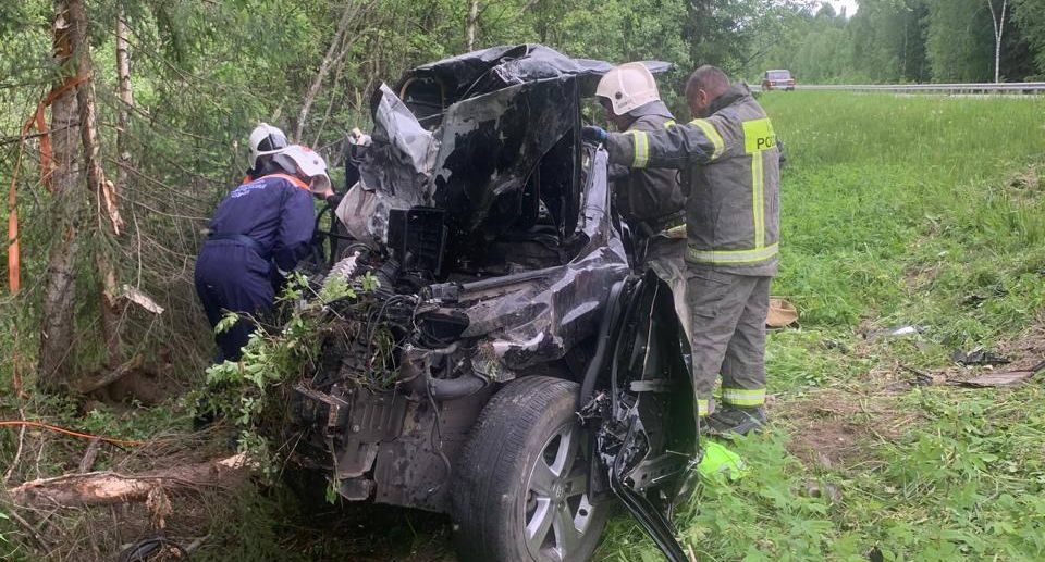В лобовом ДТП в Томской области погиб пассажир Toyota RAV4