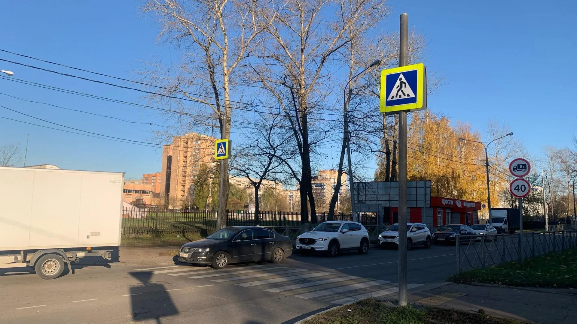 Светофор начали устанавливать на улице Заводской в мкрн Климовск Подольска