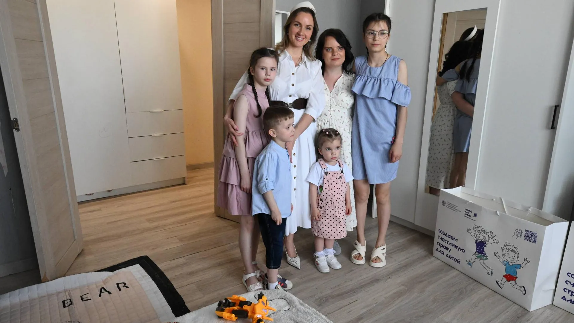 Четверо детей вернулись к маме благодаря Львовой-Беловой и послу ОАЭ