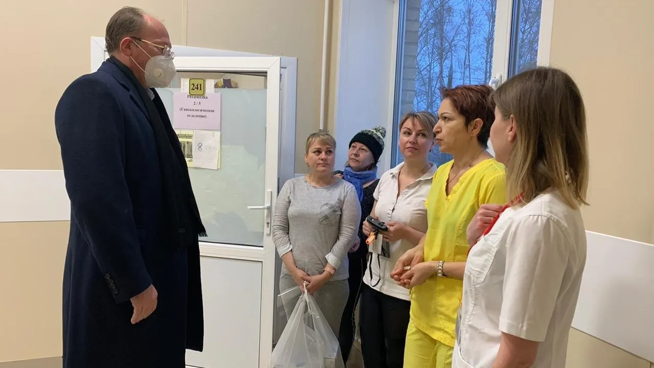 Средства индивидуальной защиты передали в ковидный центр Люберец