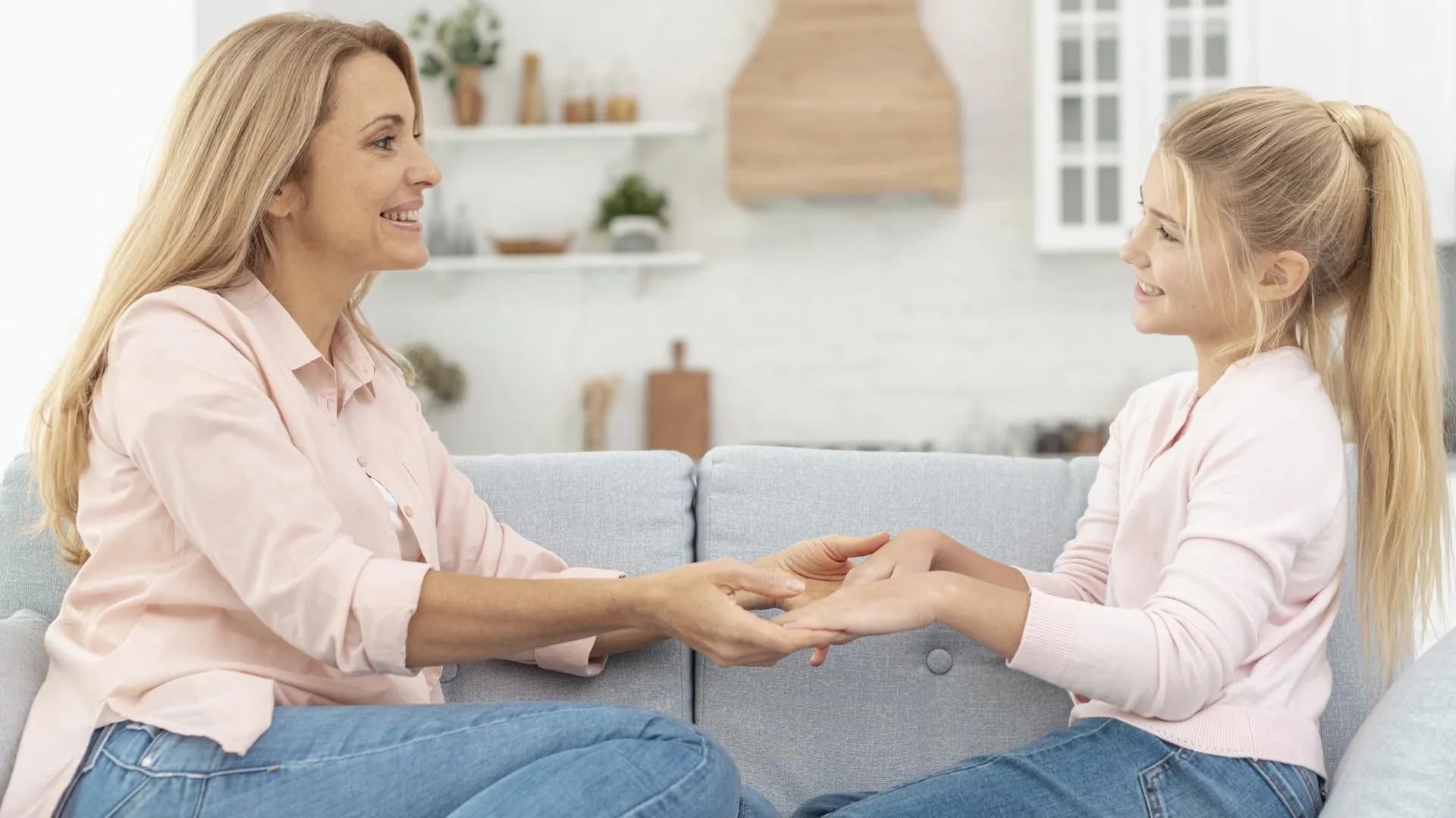 Врачи Подмосковья назвали признаки раннего созревания у девочек