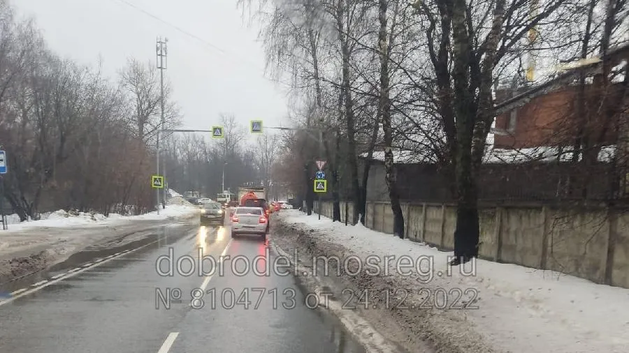 Проезжую часть на Восточном шоссе в Балашихе очистили от наледи после жалобы жителя