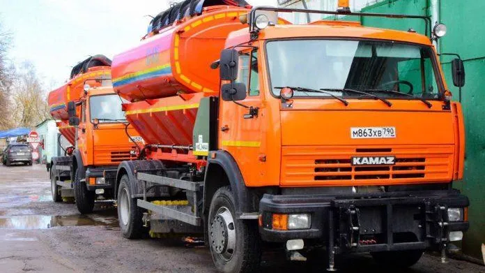 Коммунальный автопарк Подольска пополнился 3 погрузчиками и 2 дорожными машинами