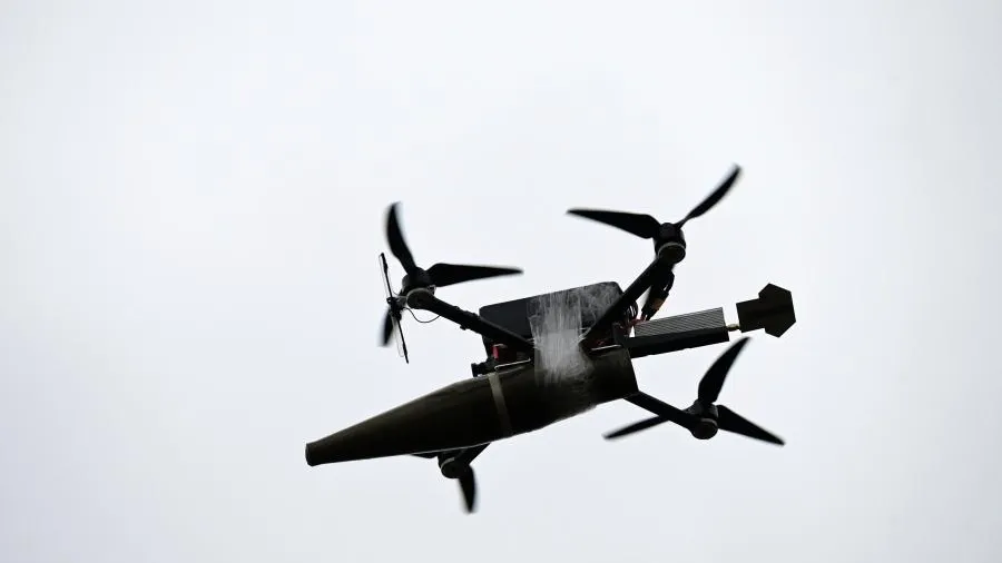 Минобороны опубликовало кадры прямого попадания FPV-дрона по машине ВСУ