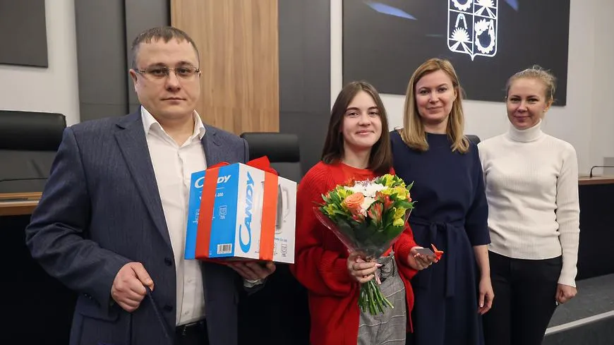 22 ребенка‑сироты из Балашихи получили ключи от новых квартир