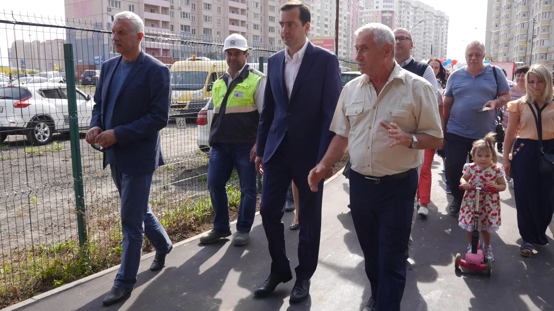 В Котельниках торжественно открыли пешеходную дорожку, ведущую к станции метро