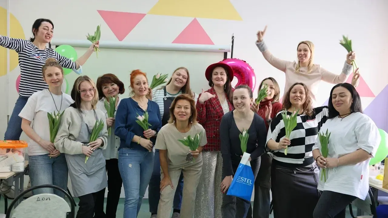 Волонтеры организовали день красоты для мам маленьких пациентов онкодиспансера Подмосковья