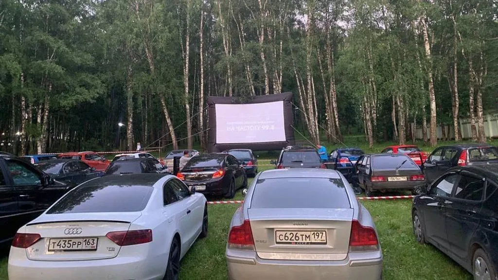 Первый показ провели в летнем автокинотеатре в дмитровском парке «Березовая роща»