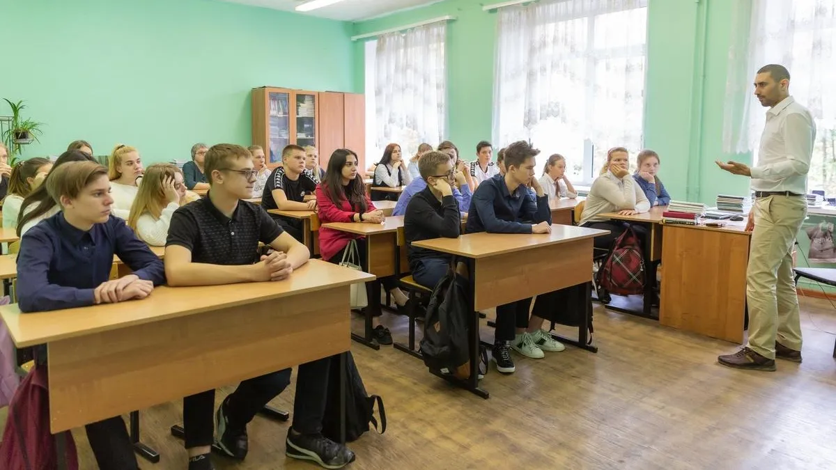 Волонтеры антитеррористического движения провели беседу со школьниками Котельников