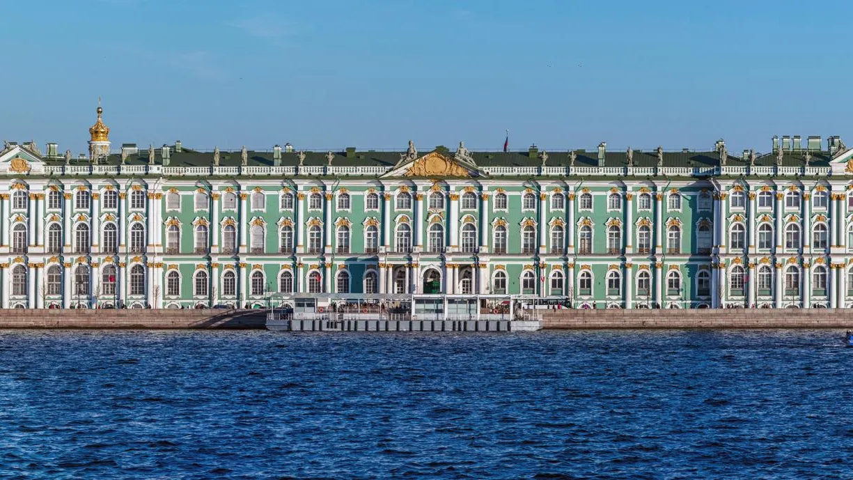 Эрмитаж в Петербурге эвакуируют после анонимного сообщения с угрозами
