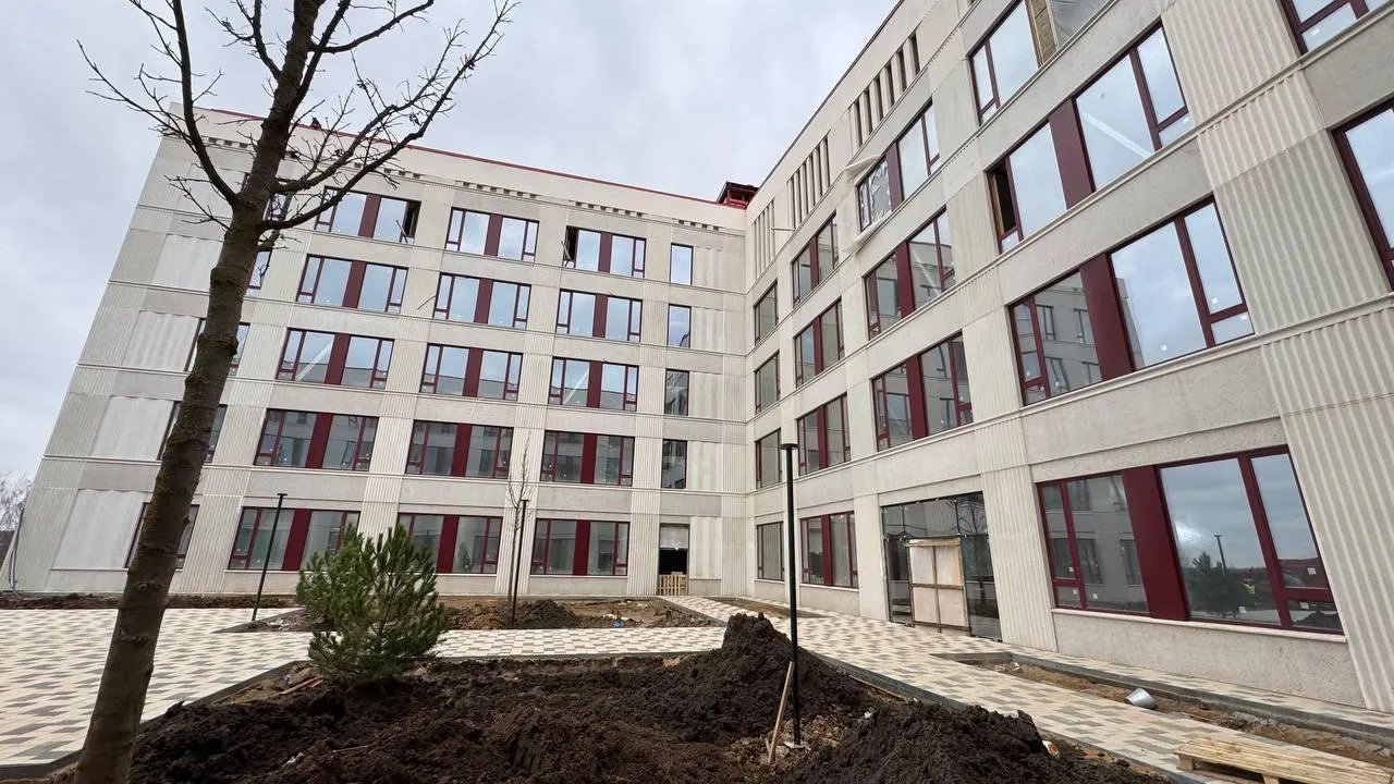 В Ленинском округе завершается строительство школы на 1675 мест