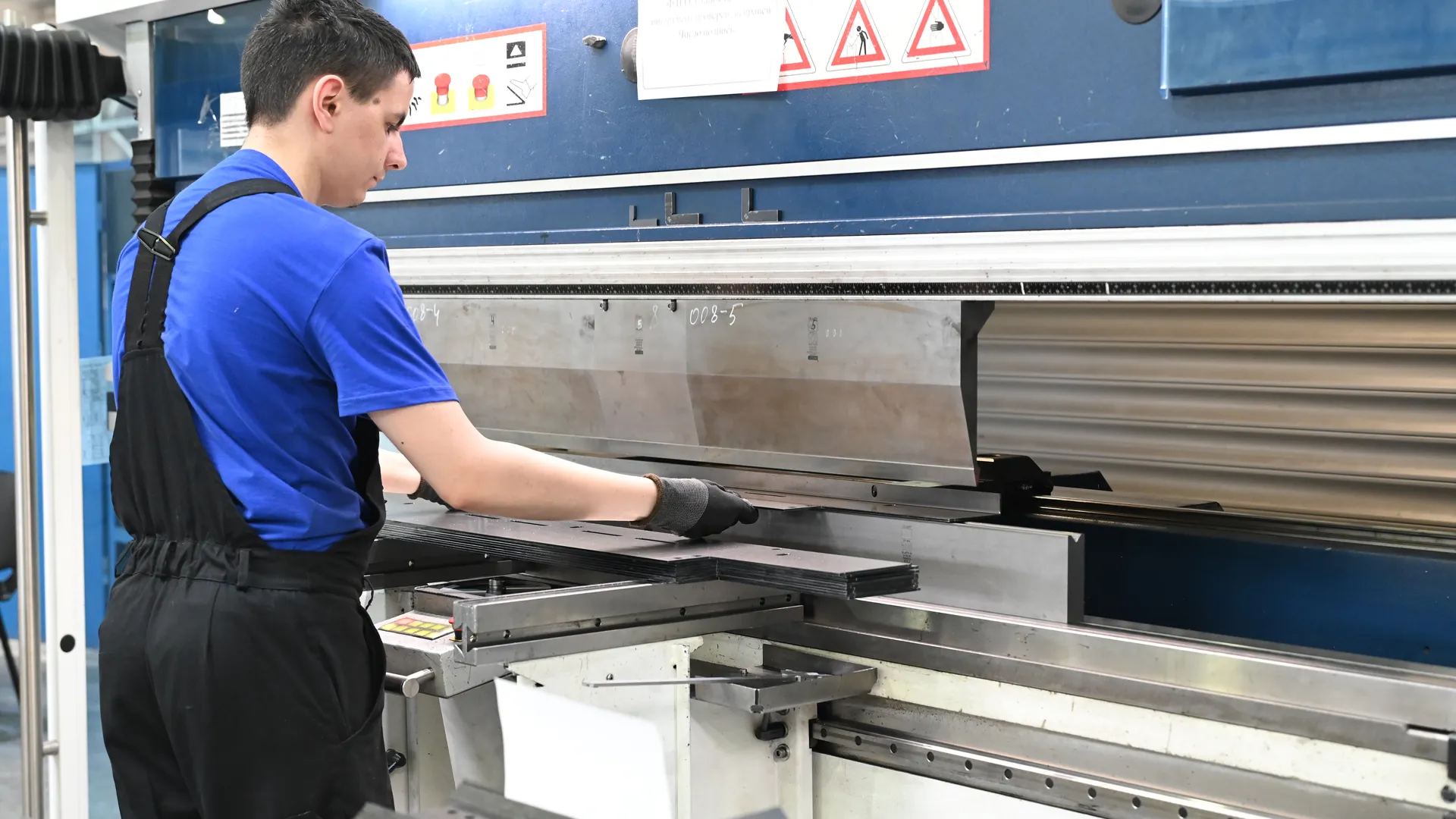 Девятиклассникам, не сдавшим ОГЭ, разрешат бесплатно получить рабочую профессию