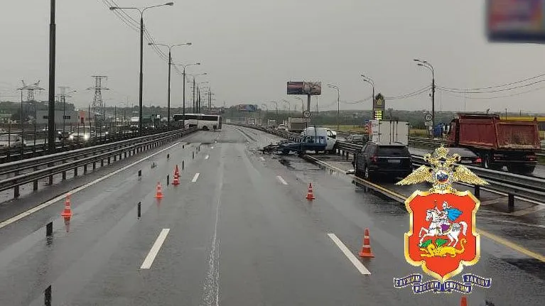 Человек пострадал в ДТП с автобусом и эвакуатором в Подмосковье