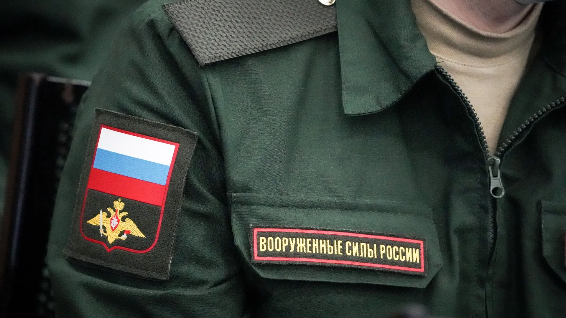 Об стол и в челюсть: в Подмосковье командир не сел в тюрьму за избиение рядового