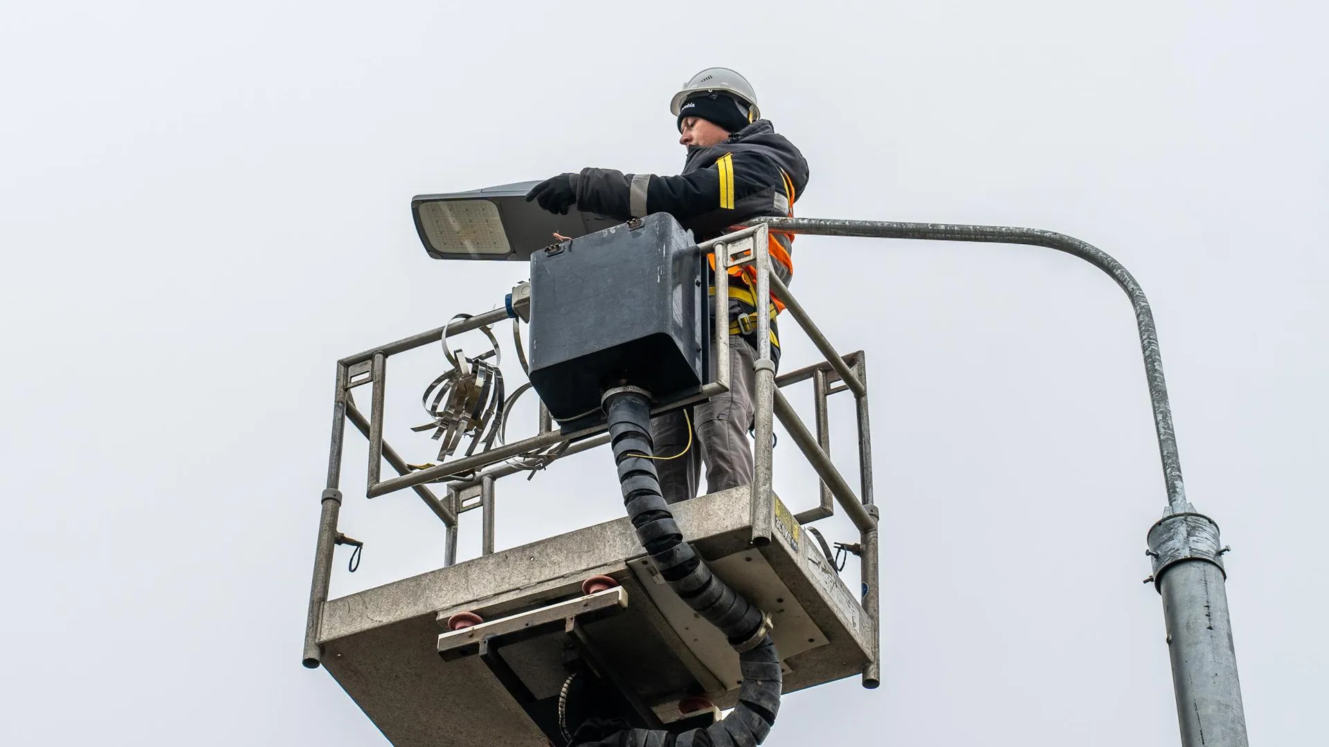 Дорожники восстановили освещение на дорогах в 10 округах Подмосковья