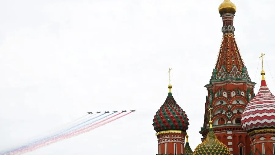 Авиационная часть парада Победы прошла в небе над Москвой