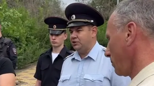 «При необходимости всех расстреляю»: силовик угрожал защитникам парка в Саратове